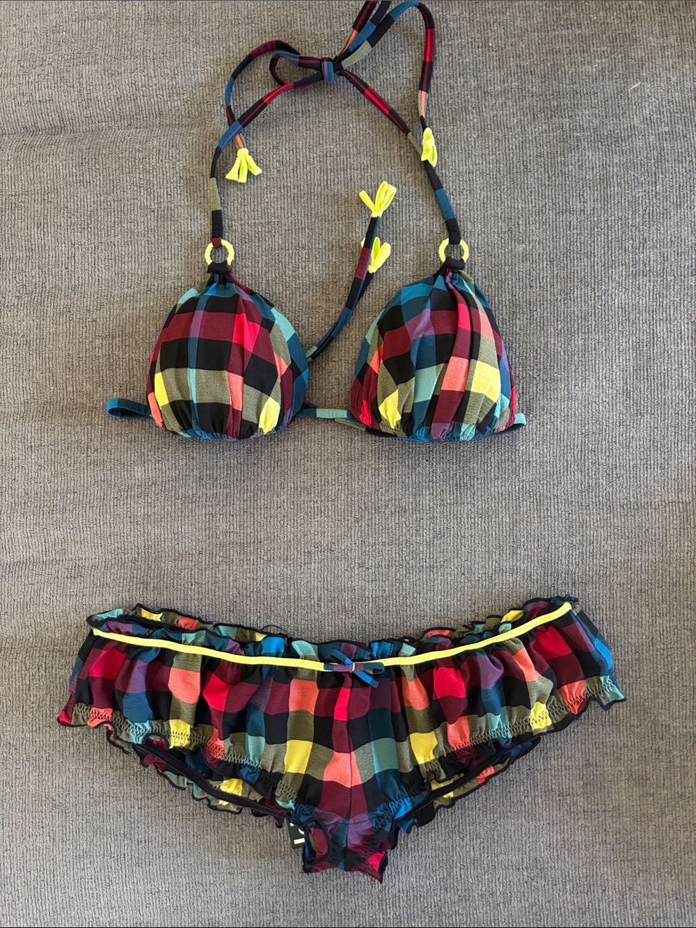 NWT Despi Ruffle colorful set checker set. Ruffle bottom and tie top, size small